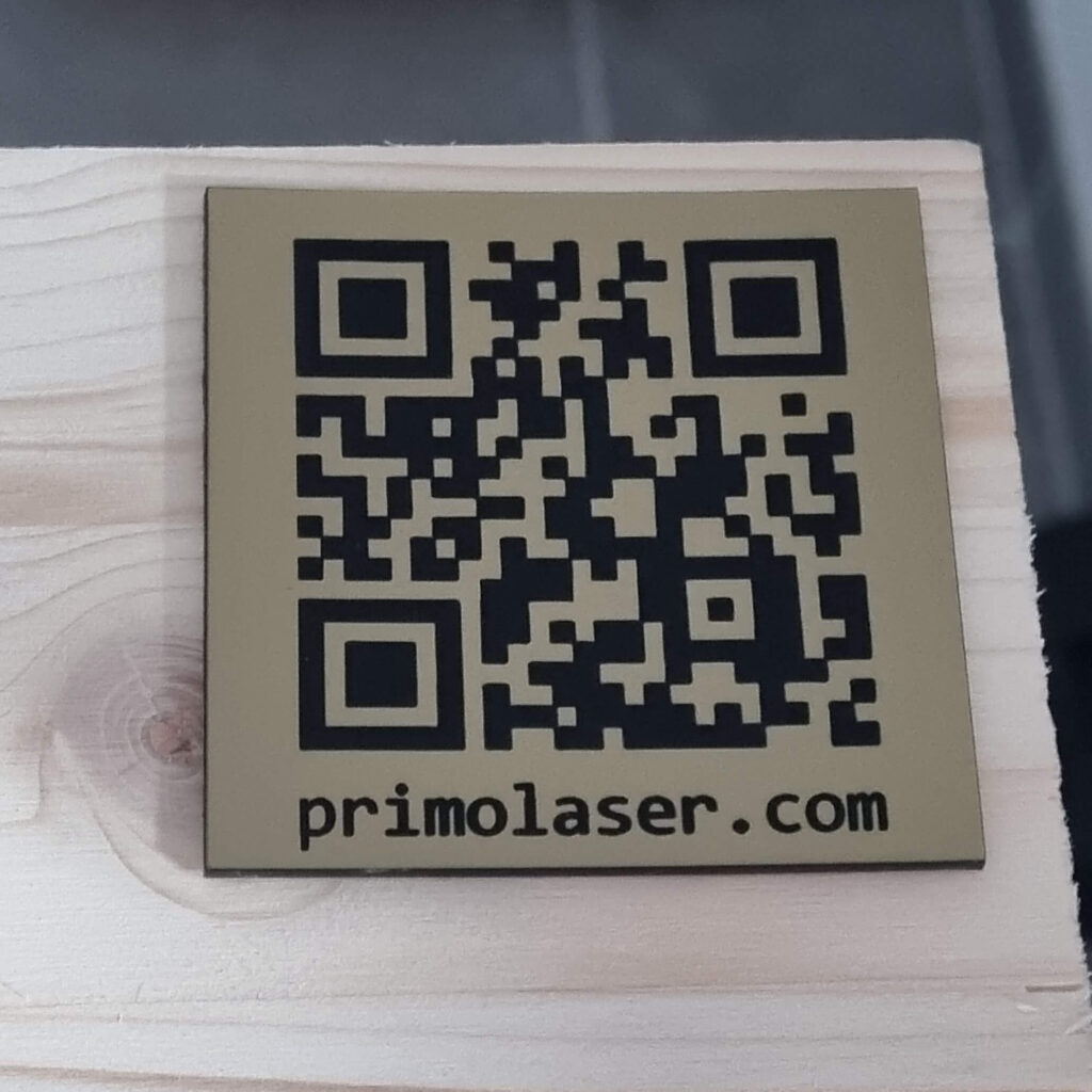 Plaque QR Code Plastique effet métal brossé Ep 1 6mm PrimoLaser