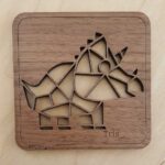 Dessous de verre en bois massif -Triceratops - Découpé et gravé au laser