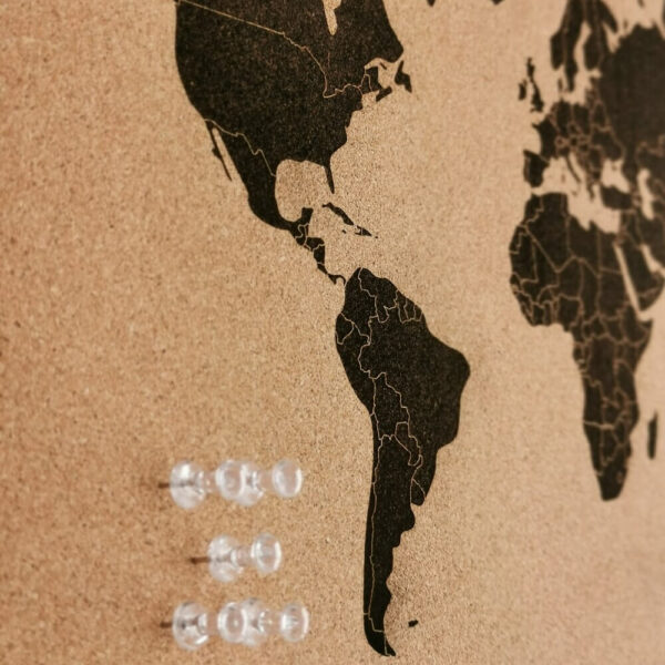 Carte du monde en liège livré avec 5 punaises