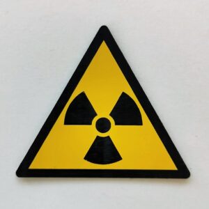 W003 Panneau et autocollant Matières radioactives ou radiations ionisantes