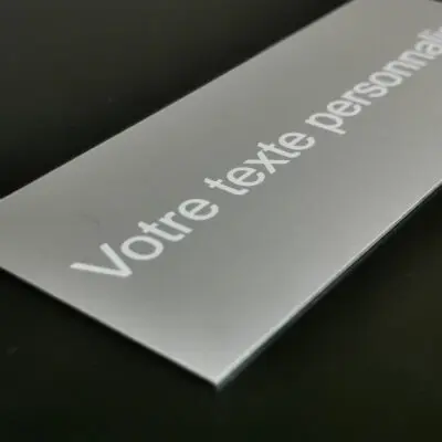 Plaque personnalisée aluminium avec texte gravé