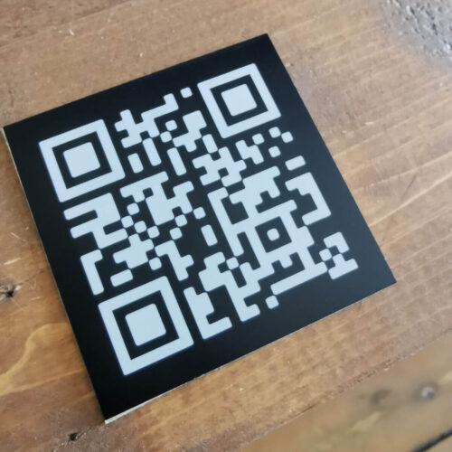 Plaque Qr code en aluminium anodisé noir