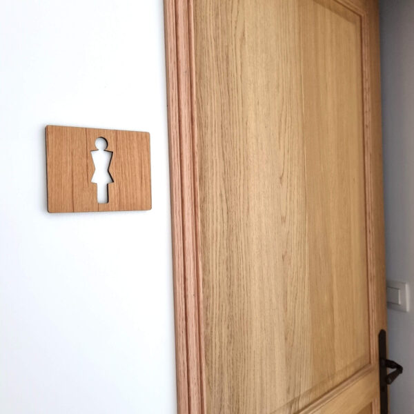 Pictogramme toilettes femmes découpé en bois massif