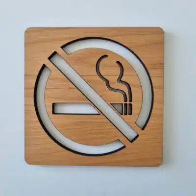 Pictogramme interdiction de fumer découpé en bois