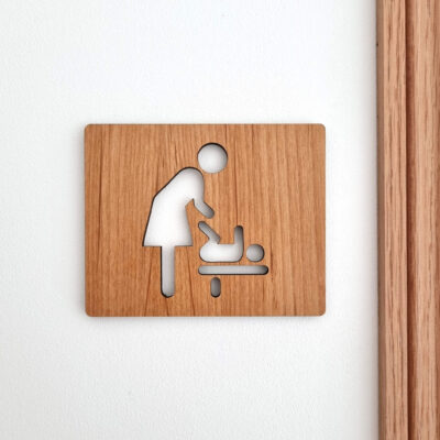Pictogramme toilettes bébé découpé en bois