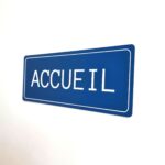 Plaque de porte accueil en plastique couleur bleu