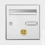 Plaque boite aux lettres personnalisée adhésive au format 100x25mm - argent  - 2 lignes +Stickers Stop Pub