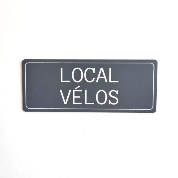 Plaque de porte local vélos en plastique gris