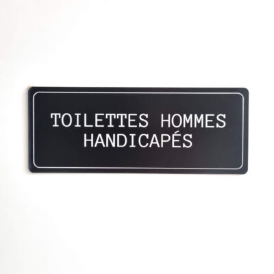 Plaque de porte toilettes hommes handicapés en plastique de couleur noir fixation par adhésif 3M