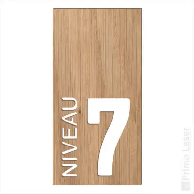 Signalétique niveau 7 en bois massif