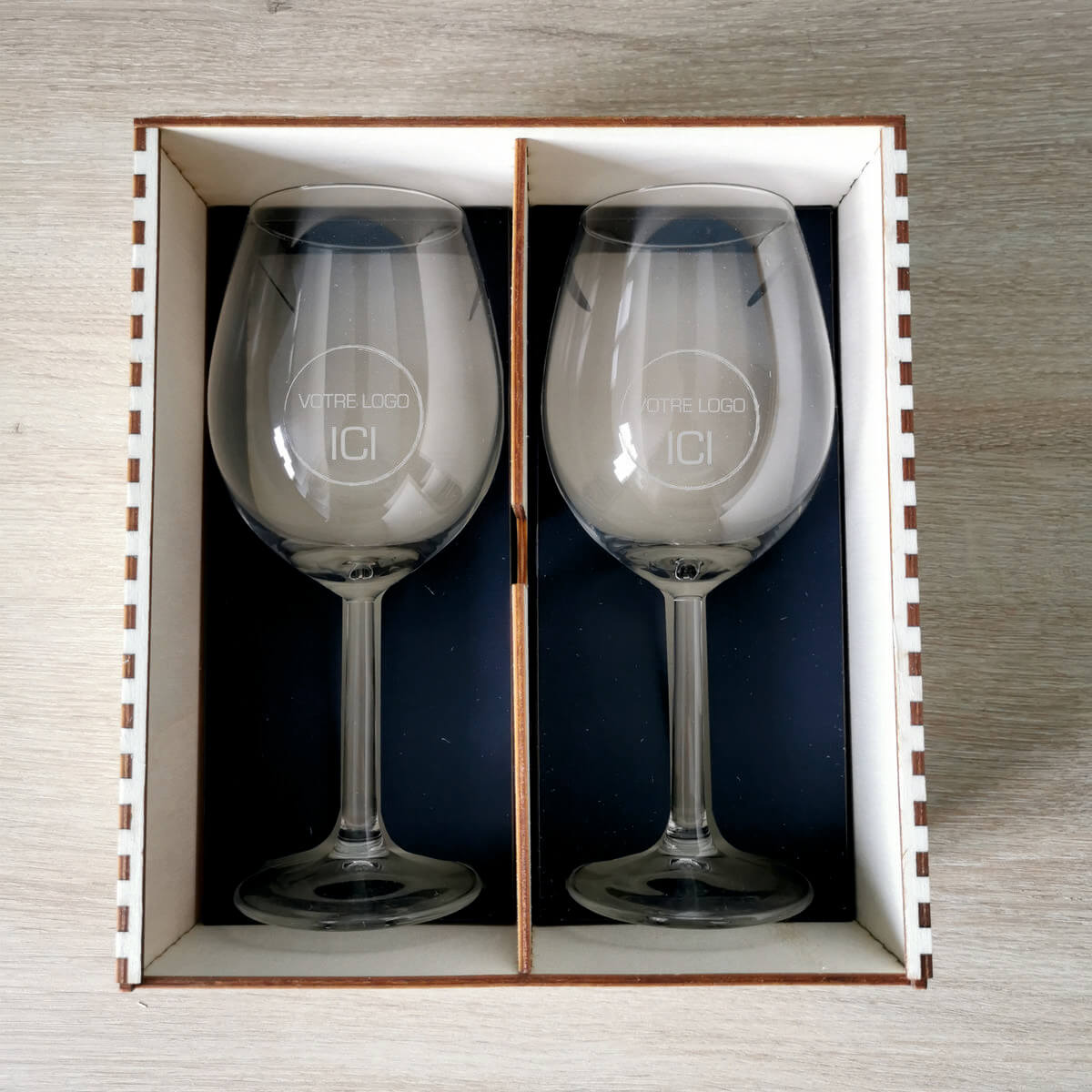 Coffret bois avec 2 verres à vin 43cl - Gravé avec photo, texte ou logo -  PrimoLaser