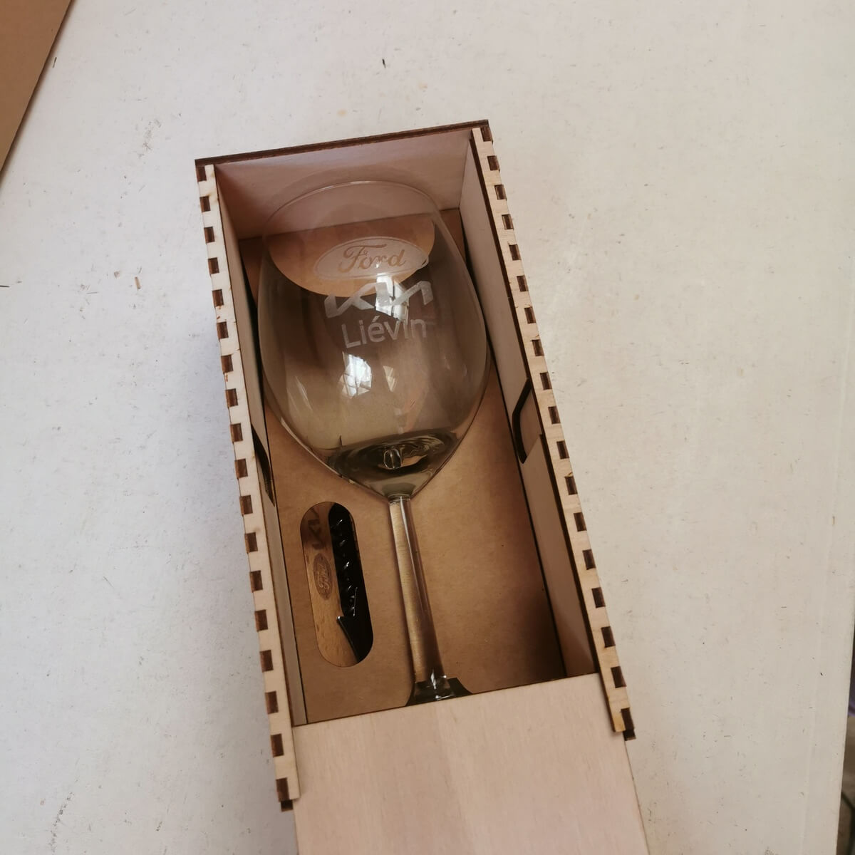 Coffret verre à vin sur mesure en bois - Gravure laser - PrimoLaser