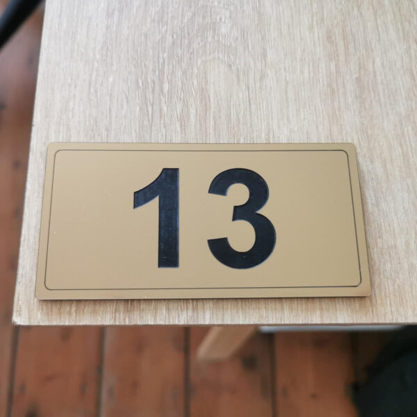 Numéro de table avec numéro personnalisé en plastique