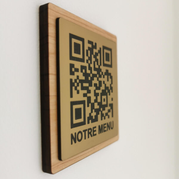Plaque qr code avec texte personnalisé et support bois