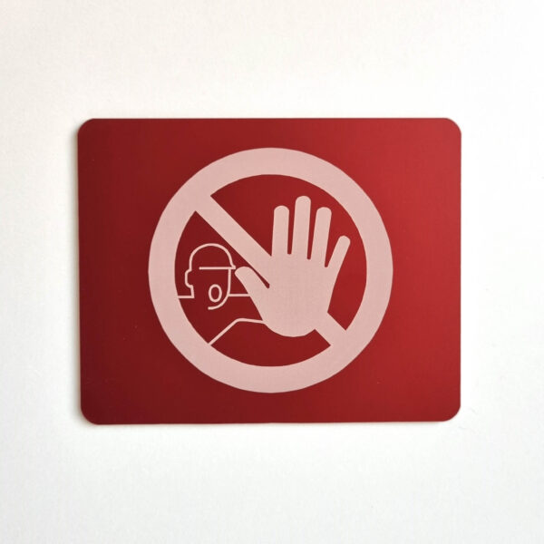 Plaque pictogramme entrée interdite à toute personne étrangère au service en aluminium anodisé rouge
